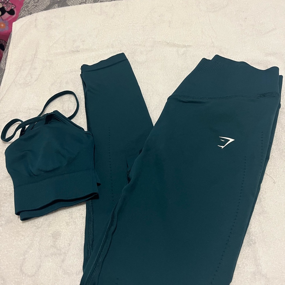 Set Gymshark Like New Great Condition - image 4